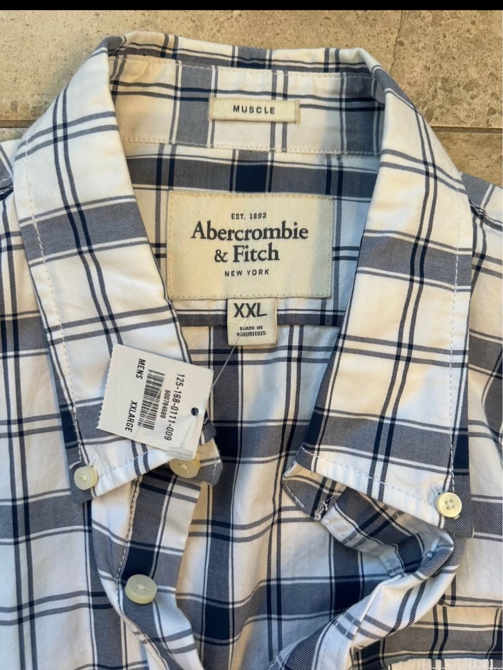 Abercrombie & Fitch Men's XXL White and Navy Plaid Button-Down Shirt